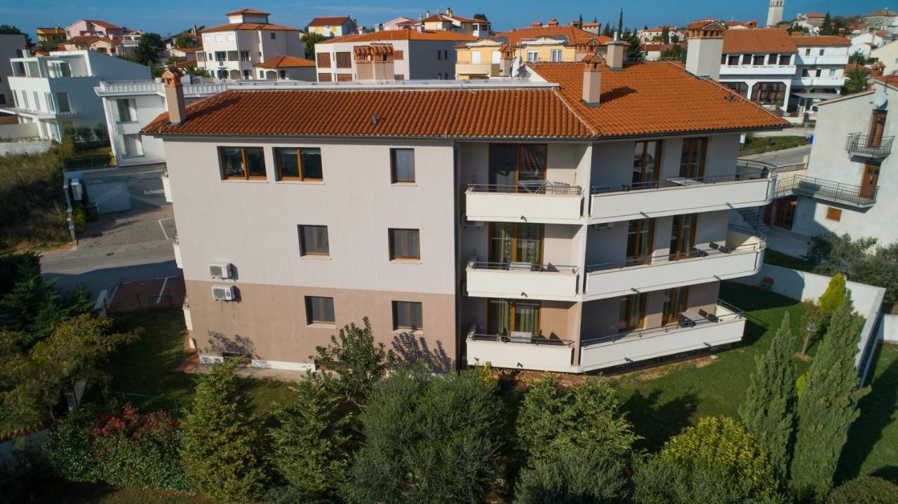 Apartments Oliva Premantura Exterior photo