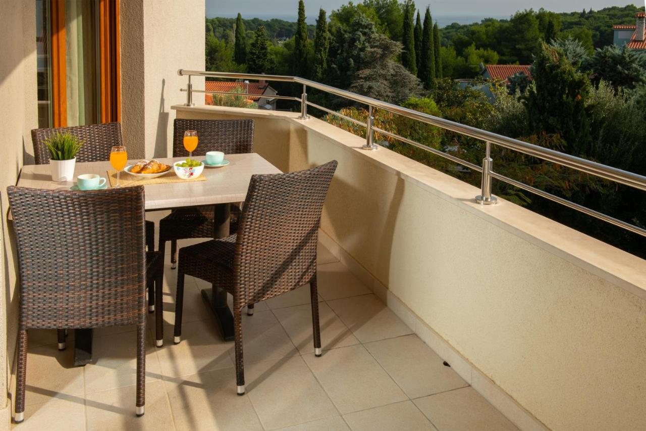 Apartments Oliva Premantura Exterior photo